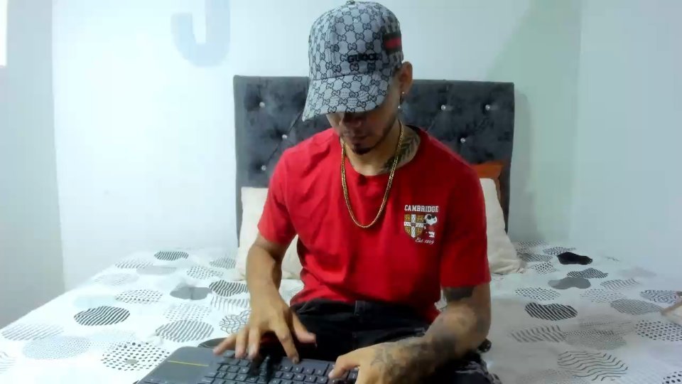 Niick01_ live cam screenshot male on OMG.chat — Live Cams & Adult Chat — screenshot #1