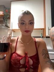 Noeliagglow live cam screenshot malefemale from Spain on OMG.chat — Live Cams & Adult Chat — screenshot #1