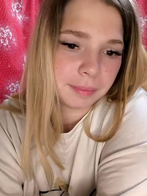 Zuli_Kiska live cam screenshot malefemale from Ukraine on OMG.chat — Live Cams & Adult Chat — screenshot #1