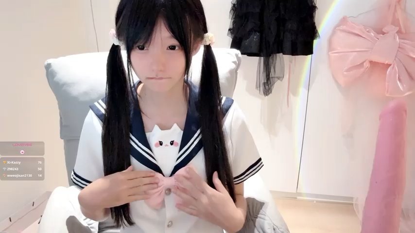 xiaoxia_baby live cam screenshot female on OMG.chat — Live Cams & Adult Chat — screenshot #1